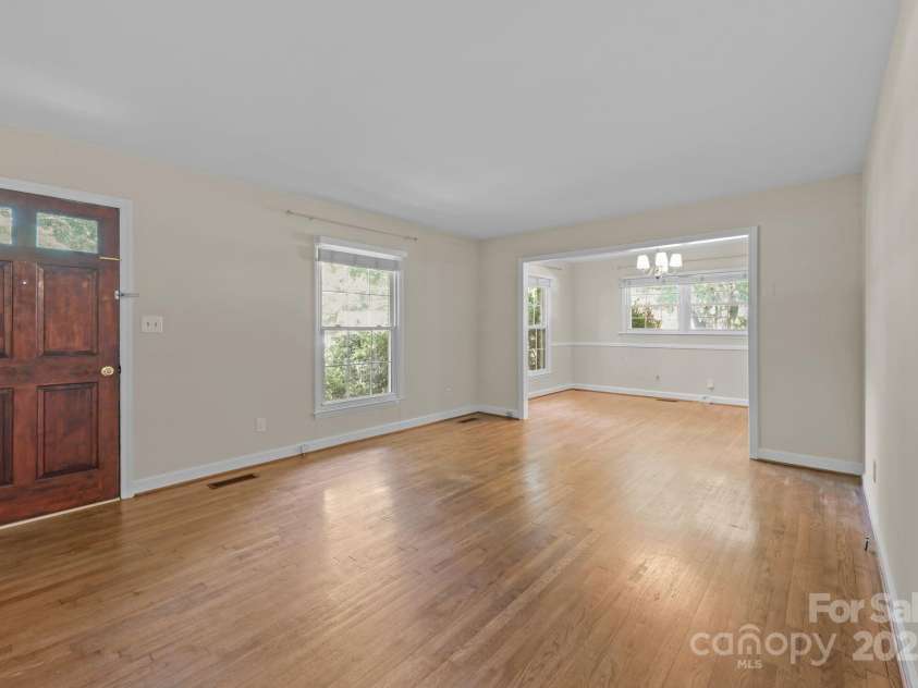 701 Hollis Road, Charlotte, NC 28209.  MLS# CAR4284205, YatesRealty ID 28691. 