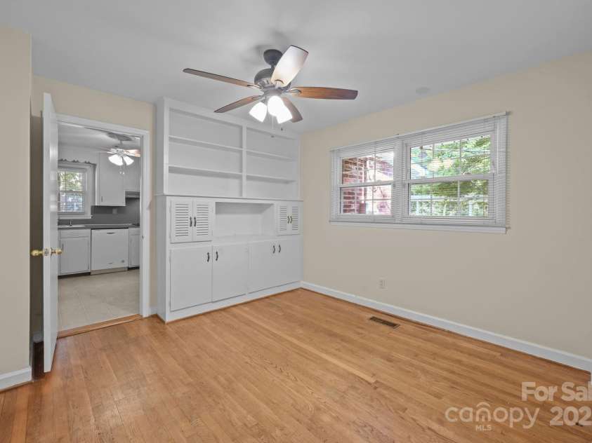 701 Hollis Road, Charlotte, NC 28209.  MLS# CAR4284205, YatesRealty ID 28691. 