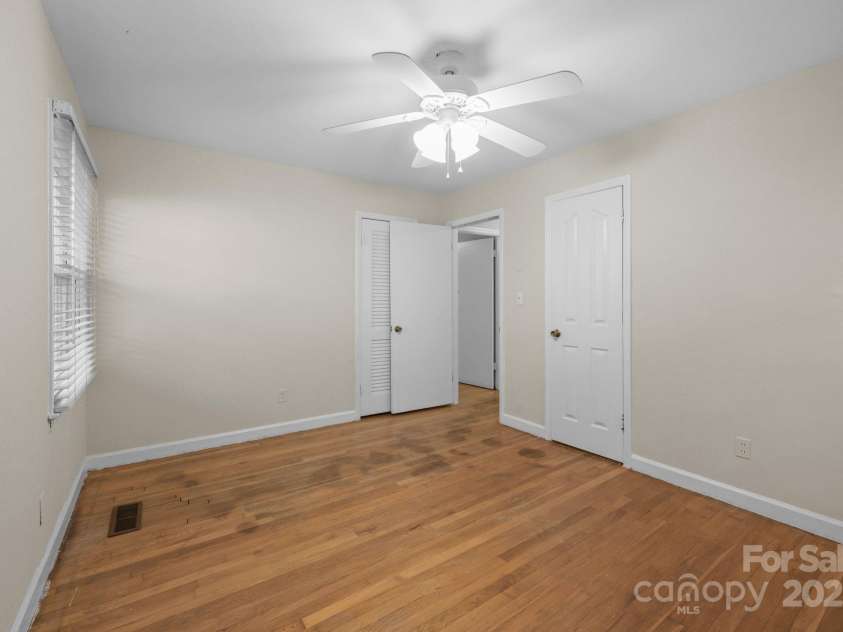 701 Hollis Road, Charlotte, NC 28209.  MLS# CAR4284205, YatesRealty ID 28691. 