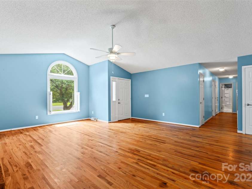 110 Log Barn Road, Salisbury, NC 28146.  MLS# CAR4282136, YatesRealty ID 28692. LIVING ROOM WITH CATHEDRAL CEILINGS AND HARDWOOD FLOORS