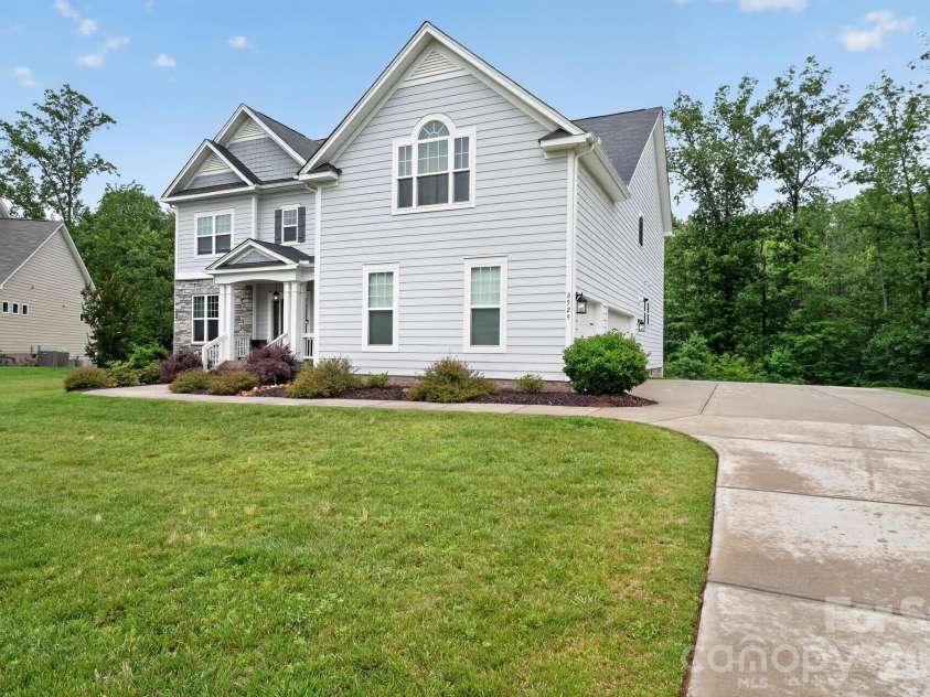8529 Raven Top Drive, Mint Hill, NC 28227.  MLS# CAR4390463, YatesRealty ID 28692. 