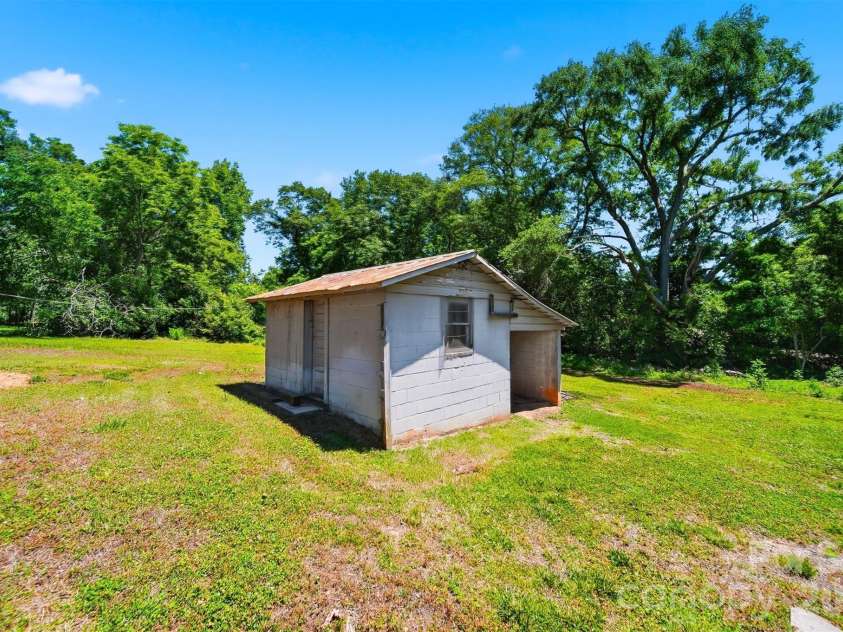 1807 Post Road, Shelby, NC 28152.  MLS# CAR4378807, YatesRealty ID 28695. 