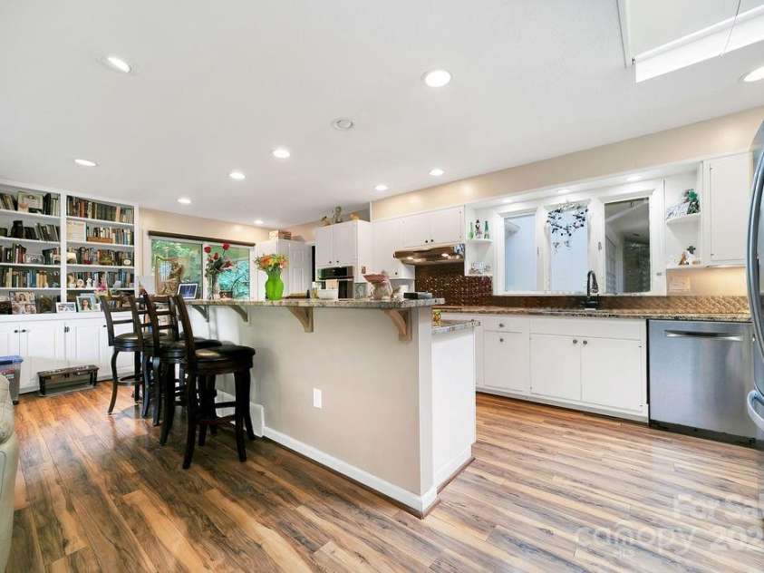 1315 Glen Cannon Drive, Pisgah Forest, NC 28768.  MLS# CAR4282131, YatesRealty ID 28696. Breakfast Bar