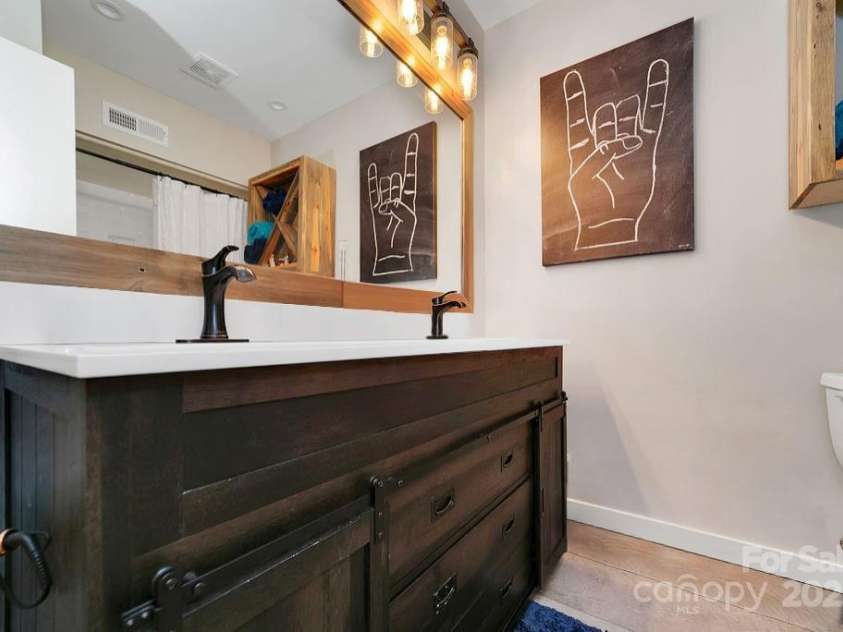 1315 Glen Cannon Drive, Pisgah Forest, NC 28768.  MLS# CAR4282131, YatesRealty ID 28696. Full bath