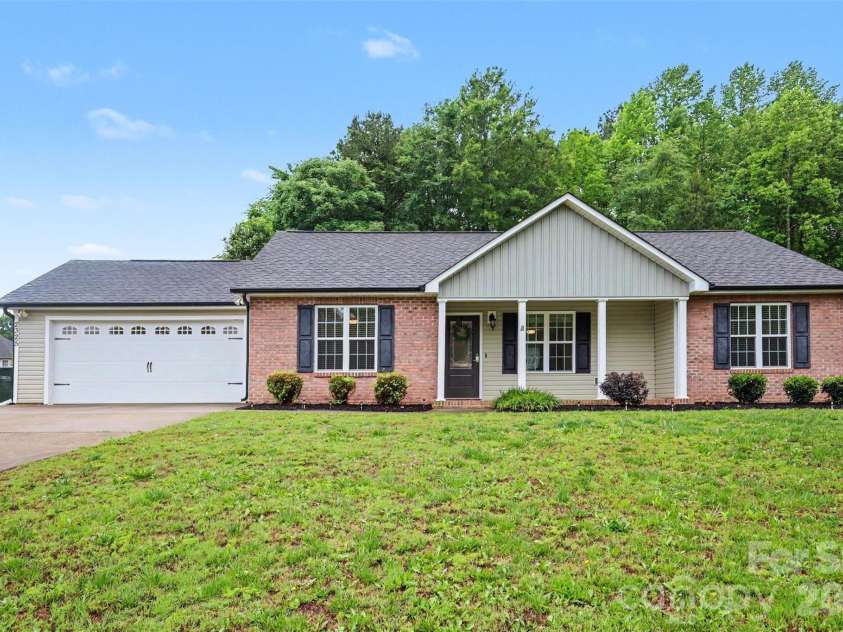 2325 Montford Avenue, Concord, NC 28027.  MLS# CAR4377118, YatesRealty ID 28697. 
