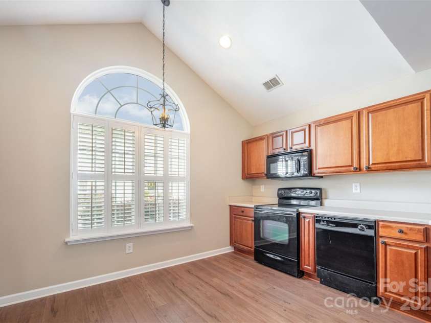 11921 Lambert Bridge Drive, Charlotte, NC 28270.  MLS# CAR4282578, YatesRealty ID 28698. Kitchen