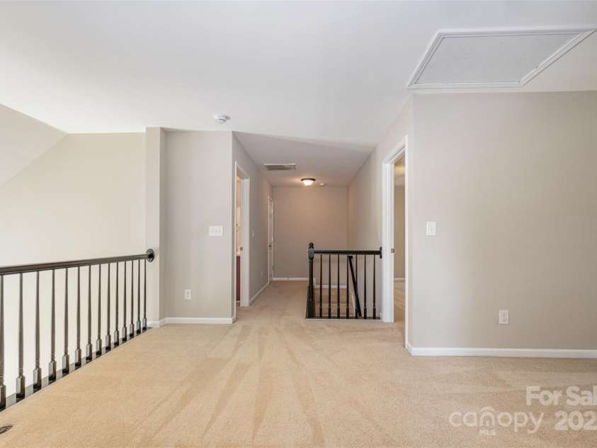 11921 Lambert Bridge Drive, Charlotte, NC 28270.  MLS# CAR4282578, YatesRealty ID 28698. Loft