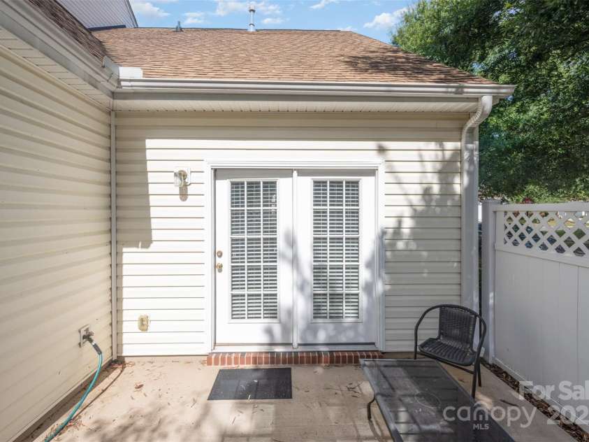 11921 Lambert Bridge Drive, Charlotte, NC 28270.  MLS# CAR4282578, YatesRealty ID 28698. Patio