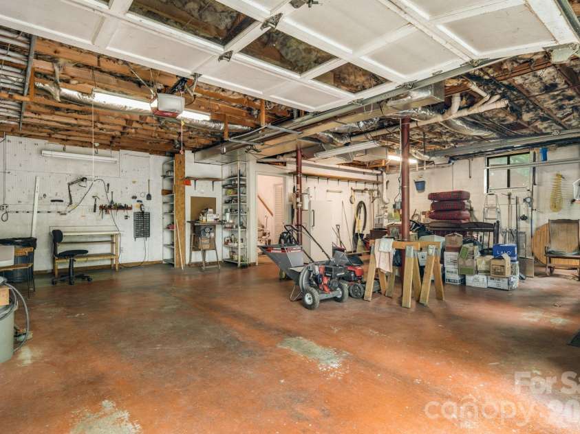 636 Goldview Drive, Hendersonville, NC 28791.  MLS# CAR4384604, YatesRealty ID 28699. Garage