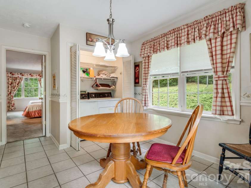636 Goldview Drive, Hendersonville, NC 28791.  MLS# CAR4384604, YatesRealty ID 28699. Main Floor Laundry off Breakfast Area