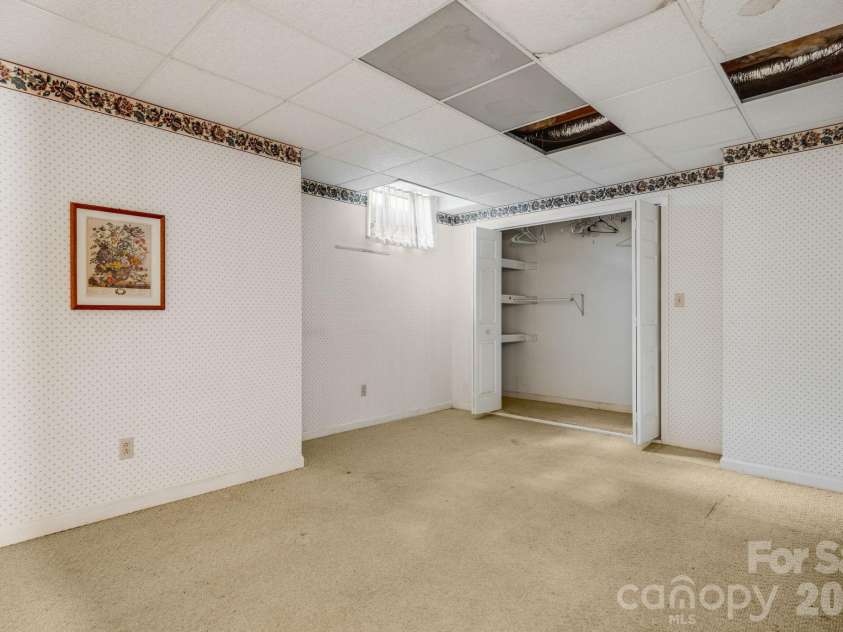 636 Goldview Drive, Hendersonville, NC 28791.  MLS# CAR4421812, YatesRealty ID 28699. Basement Flex Space