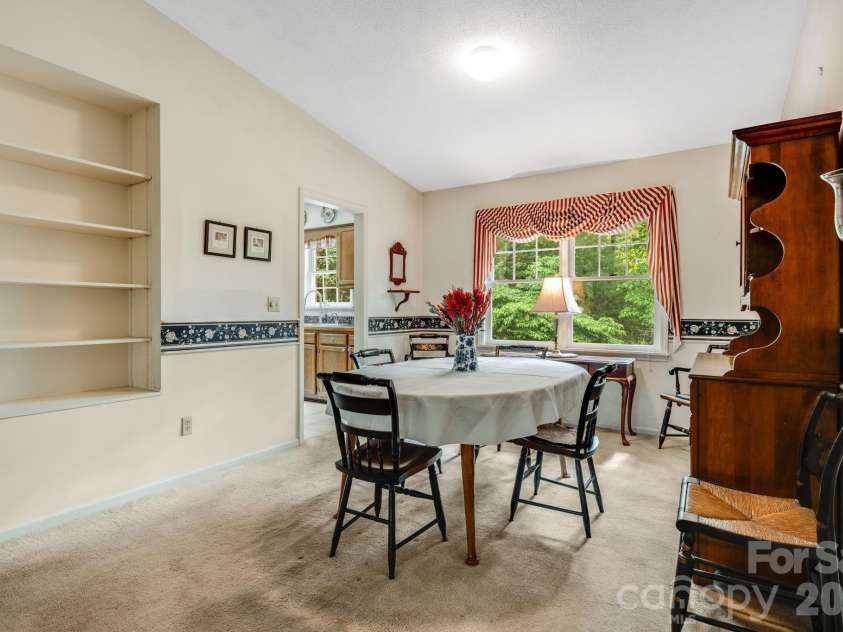 636 Goldview Drive, Hendersonville, NC 28791.  MLS# CAR4421812, YatesRealty ID 28699. Dining Room
