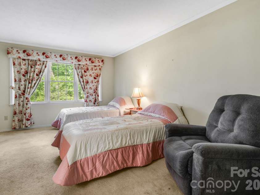 636 Goldview Drive, Hendersonville, NC 28791.  MLS# CAR4421812, YatesRealty ID 28699. Virtual Staging