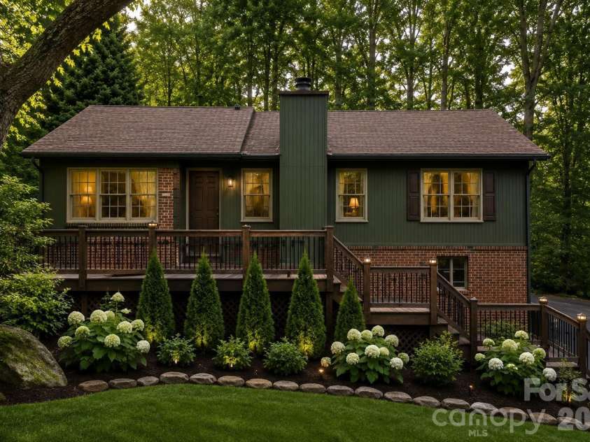 636 Goldview Drive, Hendersonville, NC 28791.  MLS# CAR4421812, YatesRealty ID 28699. Virtual Staging