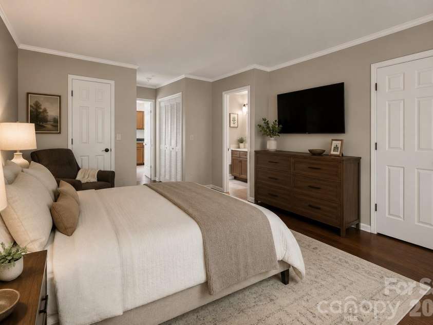 636 Goldview Drive, Hendersonville, NC 28791.  MLS# CAR4421812, YatesRealty ID 28699. Virtual Staging