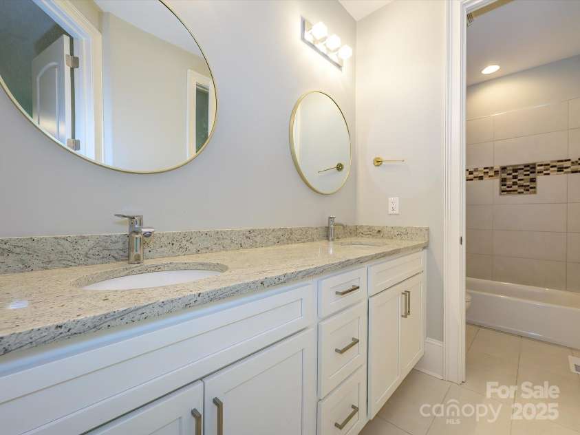 7324 Leharne Drive, Charlotte, NC 28270.  MLS# CAR4253021, YatesRealty ID 287. Full Bathroom 2