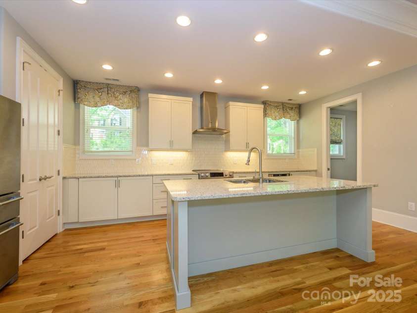 7324 Leharne Drive, Charlotte, NC 28270.  MLS# CAR4253021, YatesRealty ID 287. Kitchen