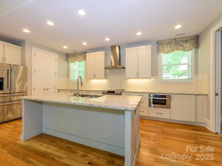 7324 Leharne Drive, Charlotte, NC 28270.  MLS# CAR4253021, YatesRealty ID 287. Kitchen