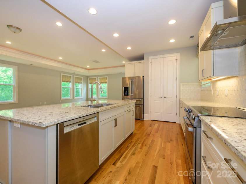 7324 Leharne Drive, Charlotte, NC 28270.  MLS# CAR4253021, YatesRealty ID 287. Kitchen