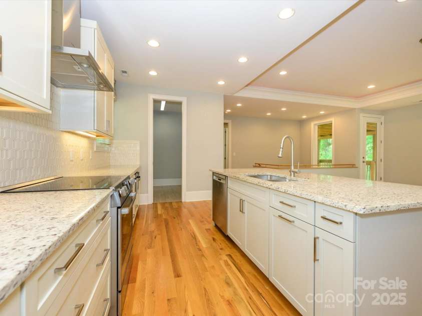 7324 Leharne Drive, Charlotte, NC 28270.  MLS# CAR4253021, YatesRealty ID 287. Kitchen