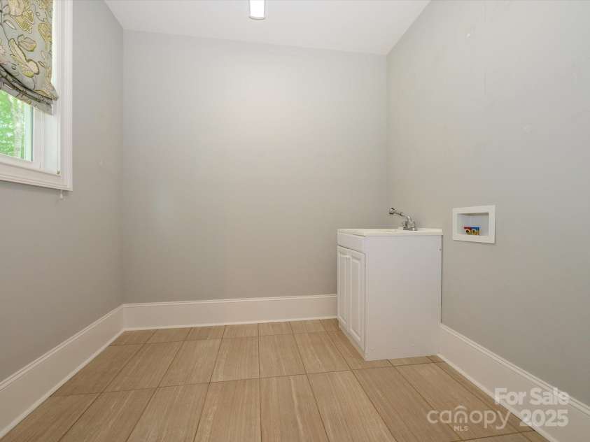 7324 Leharne Drive, Charlotte, NC 28270.  MLS# CAR4253021, YatesRealty ID 287. Laundry Room