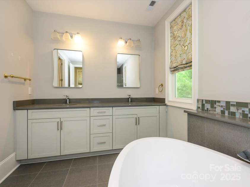 7324 Leharne Drive, Charlotte, NC 28270.  MLS# CAR4253021, YatesRealty ID 287. Primary Bathroom