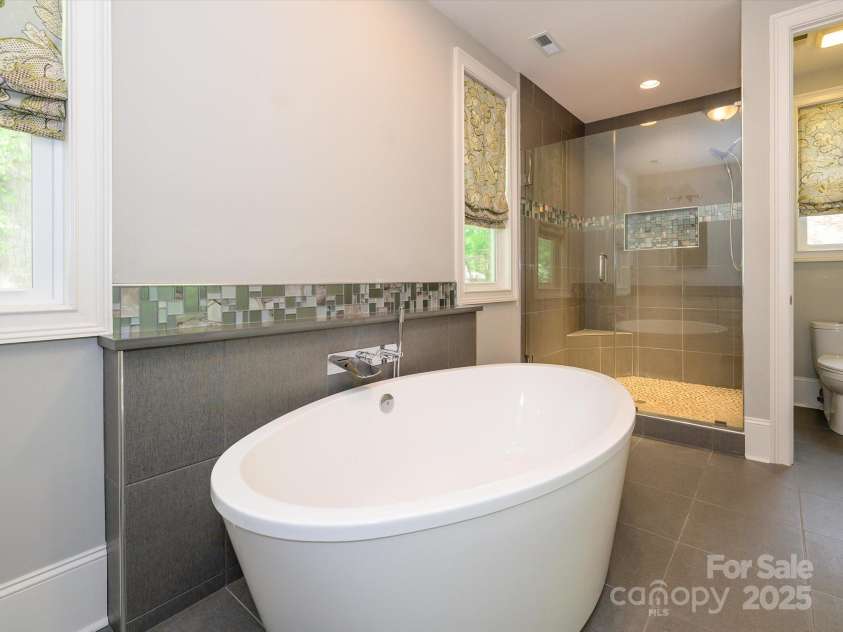 7324 Leharne Drive, Charlotte, NC 28270.  MLS# CAR4253021, YatesRealty ID 287. Primary Bathroom