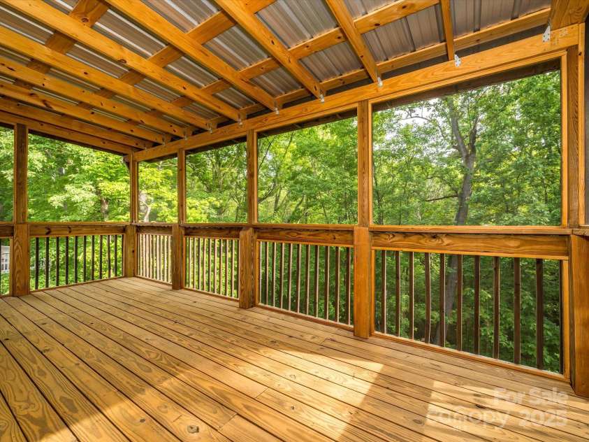 7324 Leharne Drive, Charlotte, NC 28270.  MLS# CAR4253021, YatesRealty ID 287. Screened-In Porch