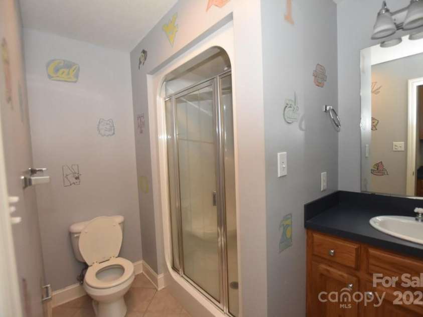 111 Springwood Drive, Valdese, NC 28690.  MLS# CAR4232426, YatesRealty ID 2870. 2nd Floor Bathroom