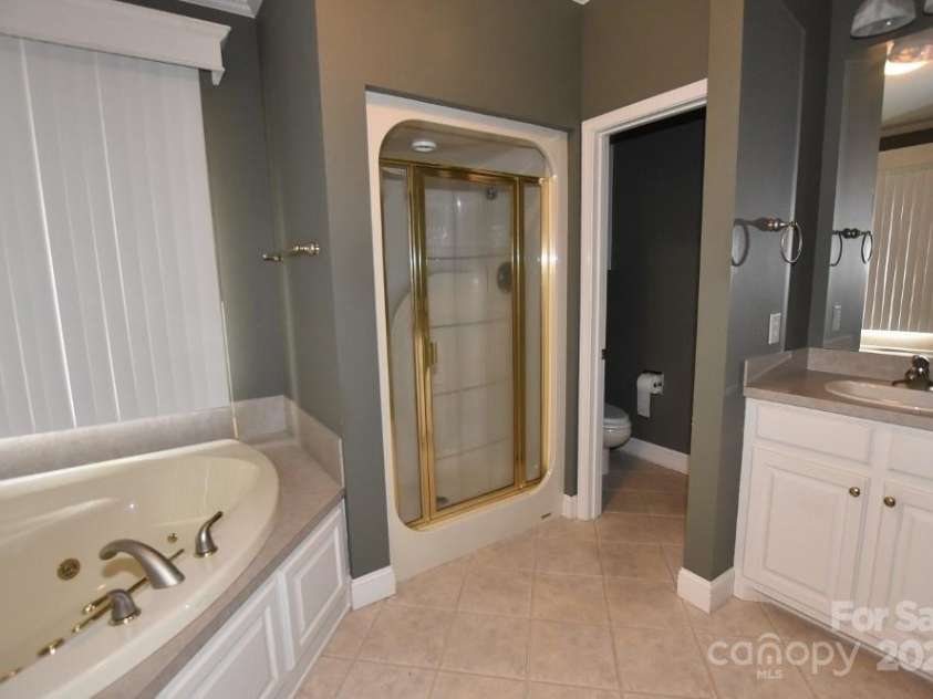 111 Springwood Drive, Valdese, NC 28690.  MLS# CAR4232426, YatesRealty ID 2870. Master Bathroom
