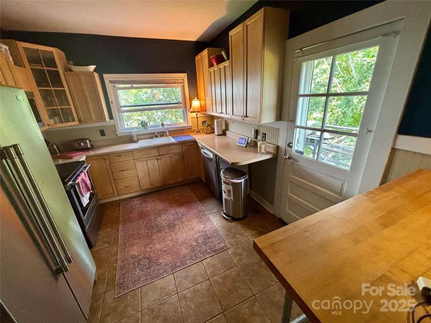 176 French Broad Avenue, Asheville, NC 28801.  MLS# CAR4205647, YatesRealty ID 2870. 