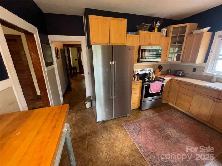 176 French Broad Avenue, Asheville, NC 28801.  MLS# CAR4205647, YatesRealty ID 2870. 