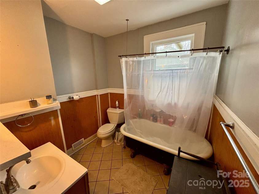 176 French Broad Avenue, Asheville, NC 28801.  MLS# CAR4205647, YatesRealty ID 2870. 