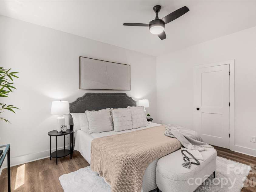 209 East Dixon Street, Lincolnton, NC 28092.  MLS# CAR4390313, YatesRealty ID 28700. 
