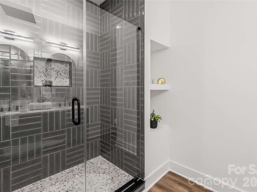 209 East Dixon Street, Lincolnton, NC 28092.  MLS# CAR4390313, YatesRealty ID 28700. 