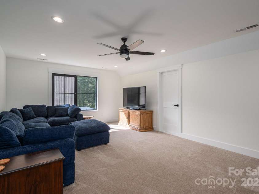 140 Robin Road, Lincolnton, NC 28092.  MLS# CAR4269447, YatesRealty ID 28701. 