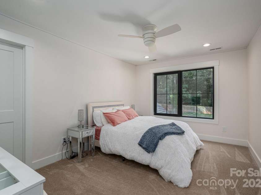 140 Robin Road, Lincolnton, NC 28092.  MLS# CAR4269447, YatesRealty ID 28701. 