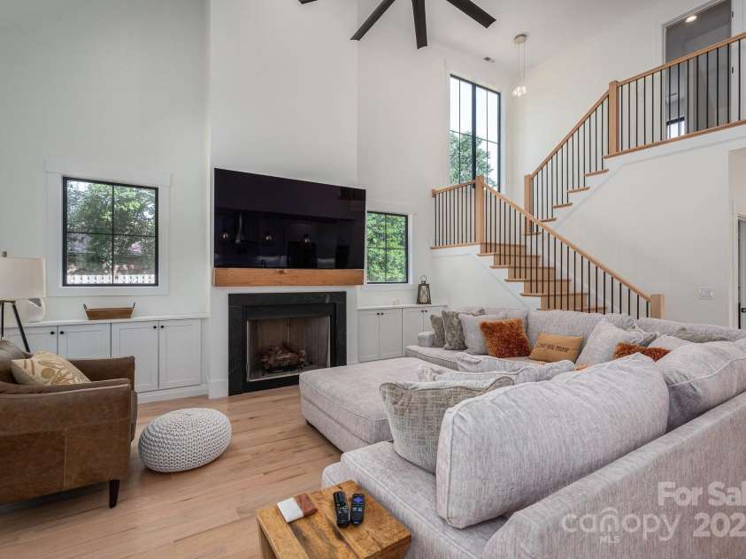 140 Robin Road, Lincolnton, NC 28092.  MLS# CAR4269447, YatesRealty ID 28701. 