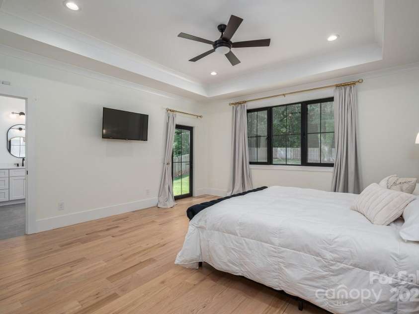 140 Robin Road, Lincolnton, NC 28092.  MLS# CAR4269447, YatesRealty ID 28701. 