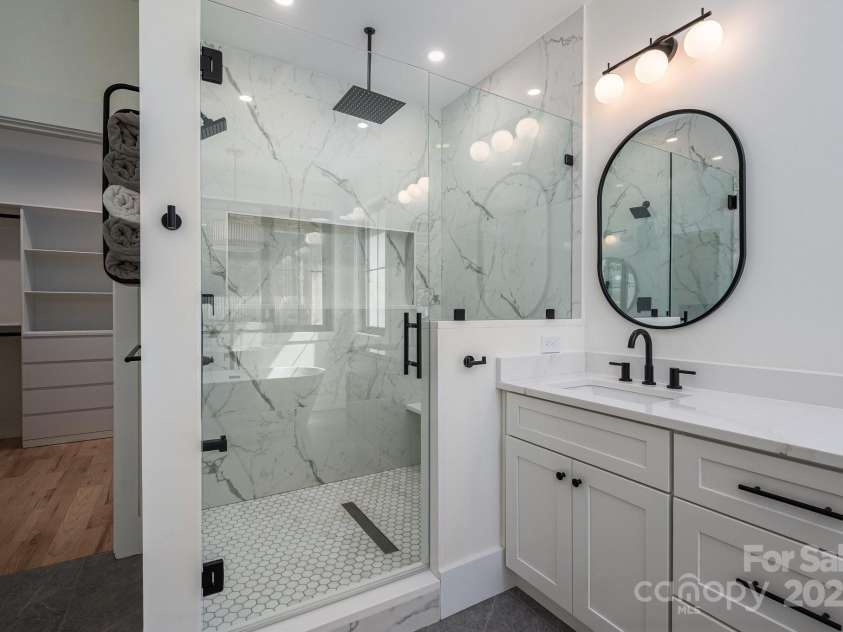 140 Robin Road, Lincolnton, NC 28092.  MLS# CAR4269447, YatesRealty ID 28701. 