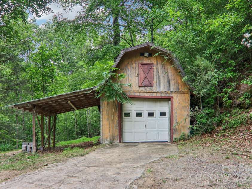 685 Freeman Creek Road, Zirconia, NC 28790.  MLS# CAR4299682, YatesRealty ID 28702. 