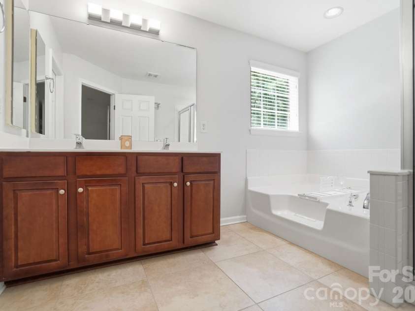 10412 Berkeley Woods Lane, Charlotte, NC 28277.  MLS# CAR4384926, YatesRealty ID 28703. 