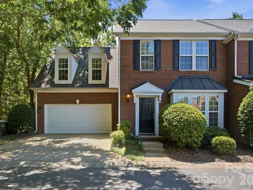 10412 Berkeley Woods Lane, Charlotte, NC 28277.  MLS# CAR4384926, YatesRealty ID 28703. 