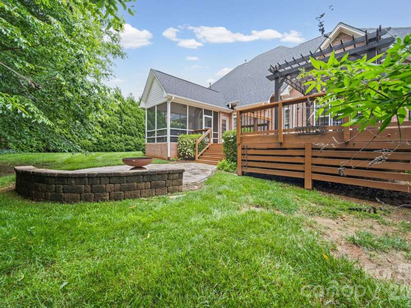4709 Mcdade Lane, Gastonia, NC 28056.  MLS# CAR4383319, YatesRealty ID 28704. 