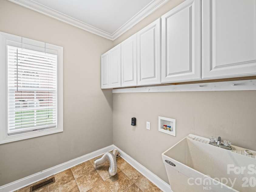 4709 Mcdade Lane, Gastonia, NC 28056.  MLS# CAR4383319, YatesRealty ID 28704. 