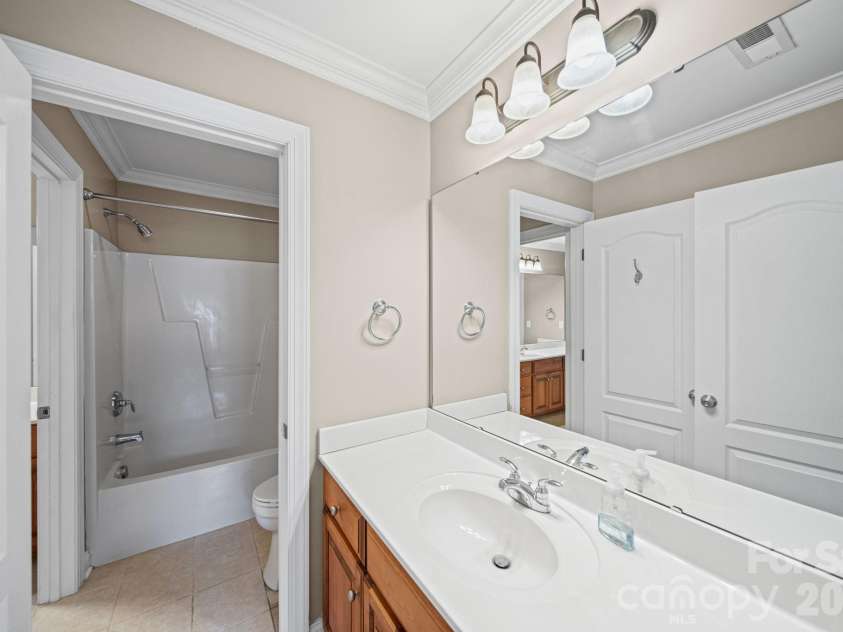 4709 Mcdade Lane, Gastonia, NC 28056.  MLS# CAR4383319, YatesRealty ID 28704. 