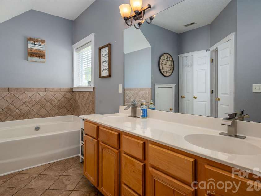 2009 Oakstone Drive, Monroe, NC 28110.  MLS# CAR4389615, YatesRealty ID 28705. Primary Bathroom