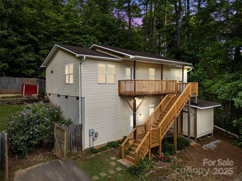 96 Habitat Way, Brevard, NC 28712.  MLS# CAR4279585, YatesRealty ID 28707. 