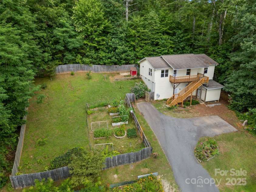 96 Habitat Way, Brevard, NC 28712.  MLS# CAR4279585, YatesRealty ID 28707. 