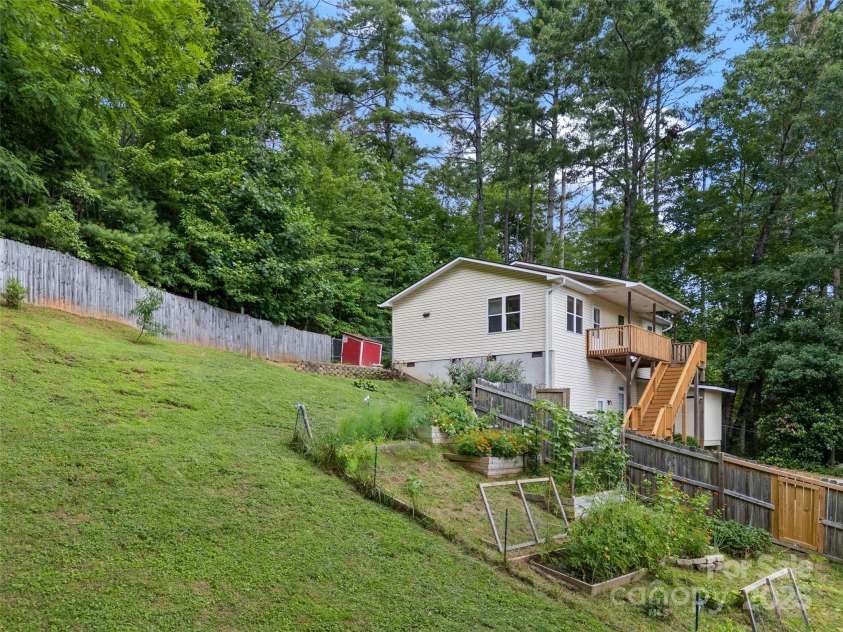 96 Habitat Way, Brevard, NC 28712.  MLS# CAR4279585, YatesRealty ID 28707. 